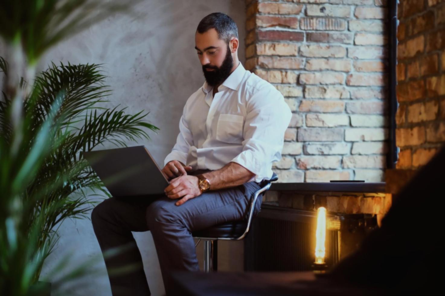 Report di audit tecnico SEO visualizzato su schermo